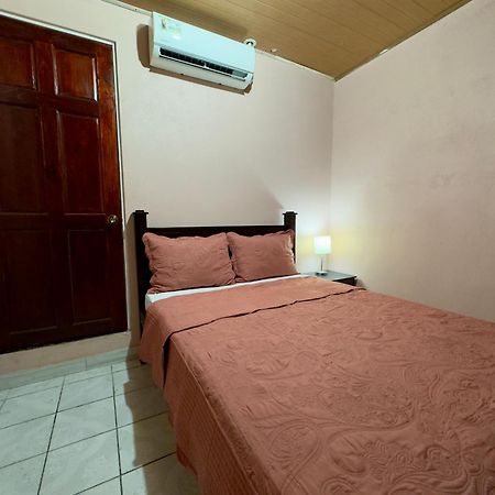 Casa Quepos Hotel ภายนอก รูปภาพ