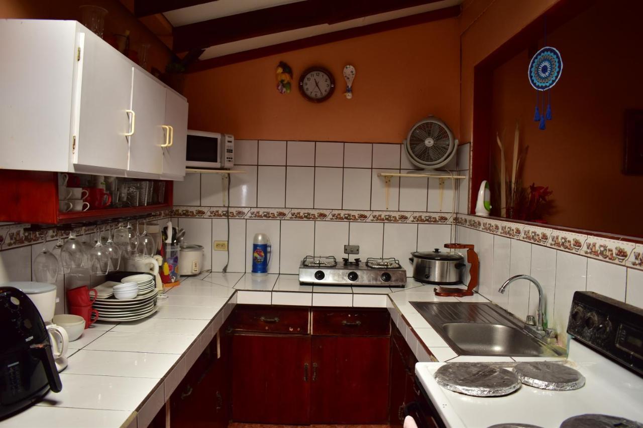 Casa Quepos Hotel ภายนอก รูปภาพ