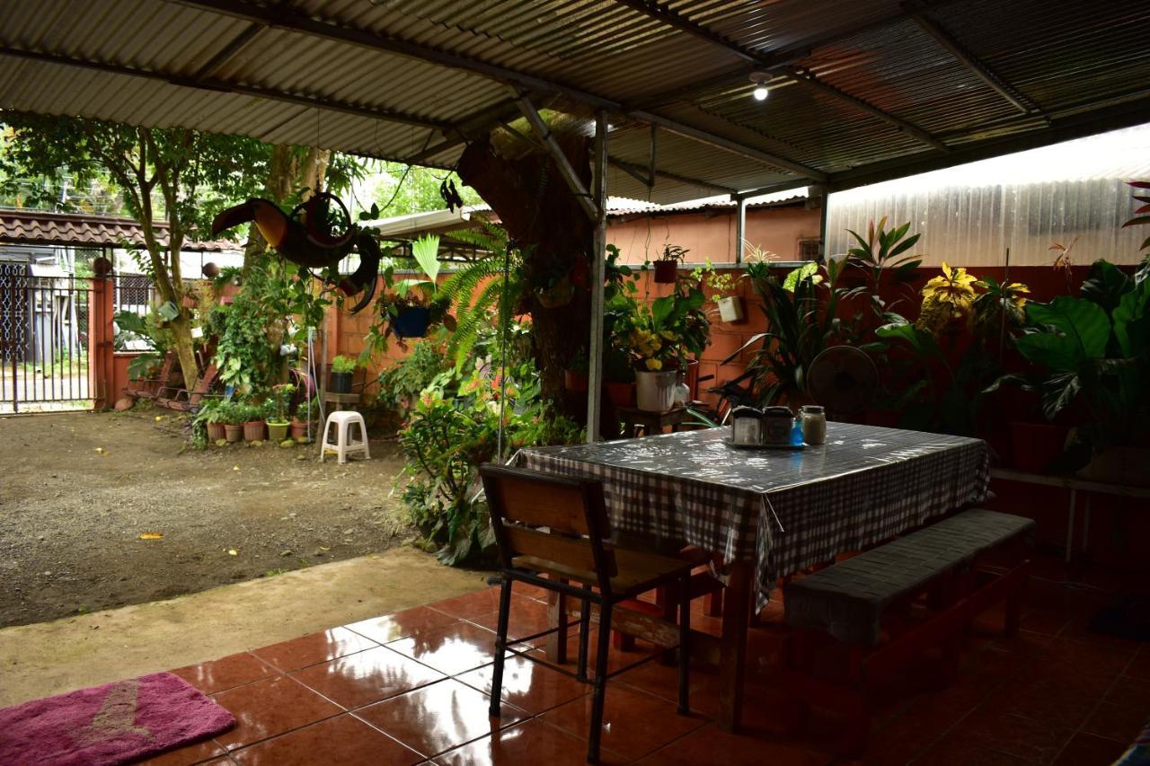 Casa Quepos Hotel ภายนอก รูปภาพ