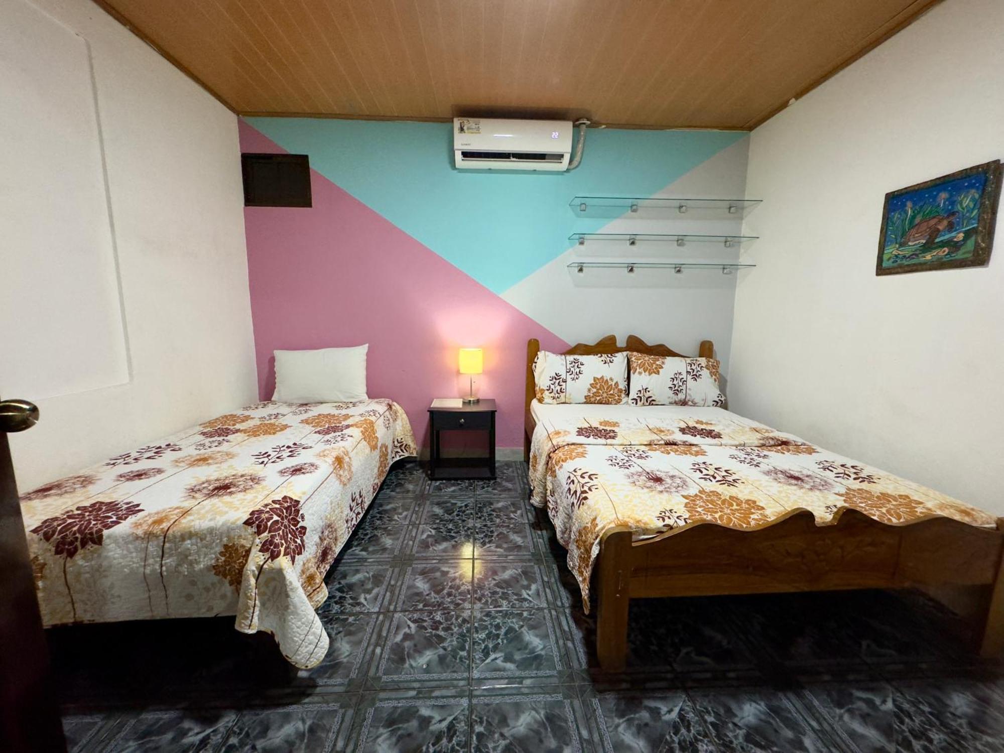 Casa Quepos Hotel ภายนอก รูปภาพ